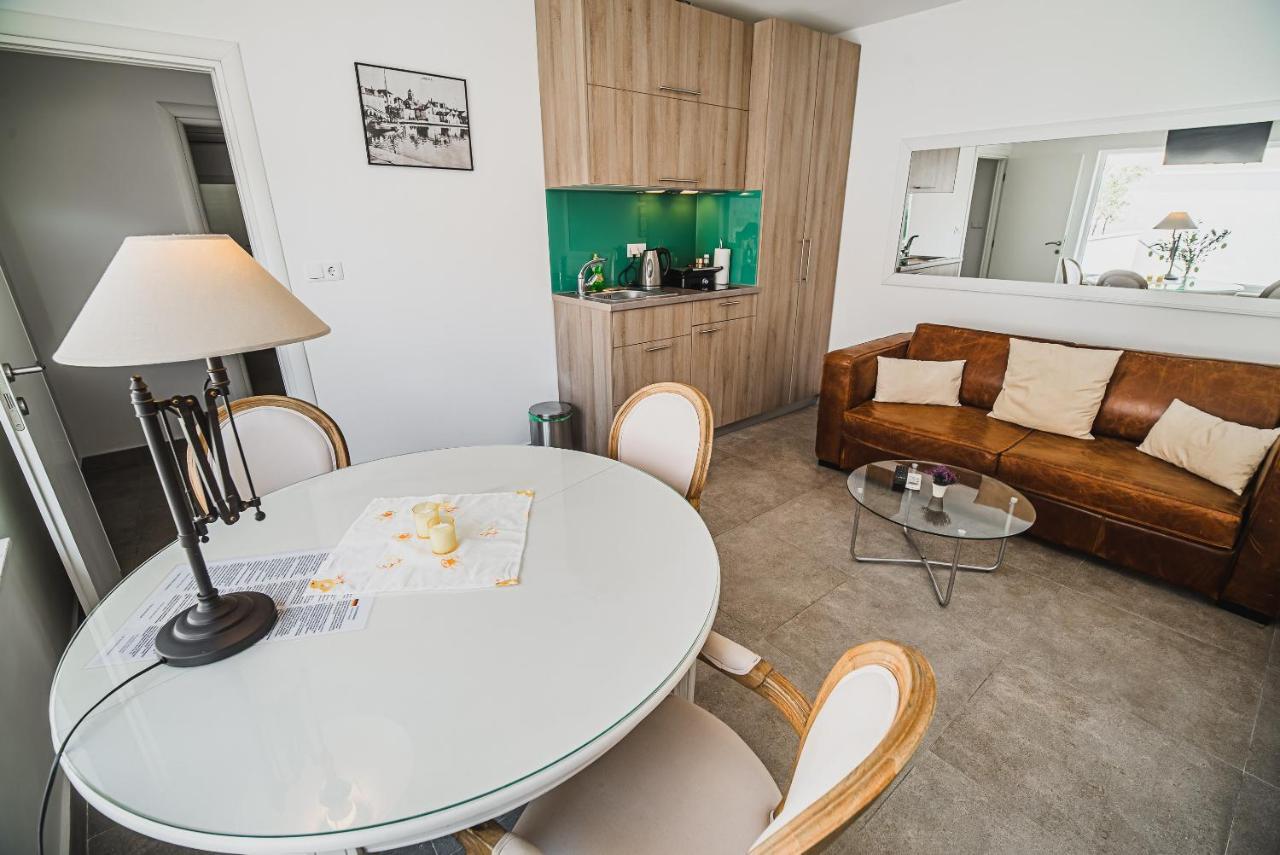 Downtown Luxury Apartments With Hot Tub Vodice Bagian luar foto