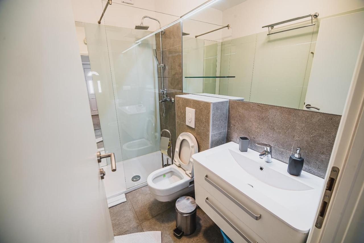 Downtown Luxury Apartments With Hot Tub Vodice Bagian luar foto