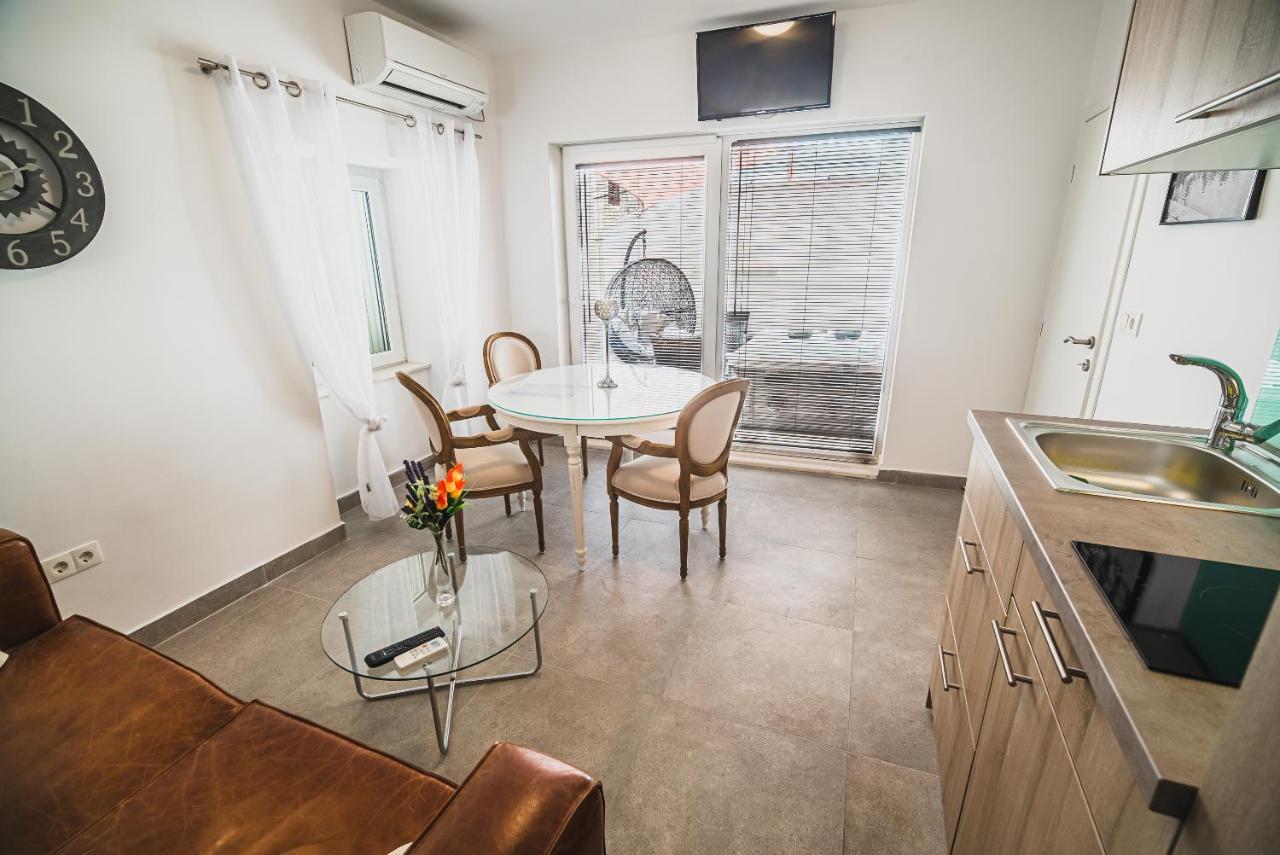 Downtown Luxury Apartments With Hot Tub Vodice Bagian luar foto