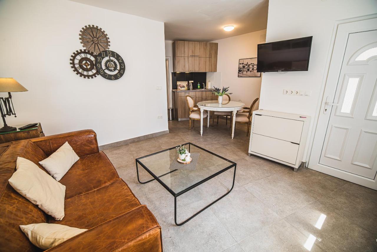 Downtown Luxury Apartments With Hot Tub Vodice Bagian luar foto