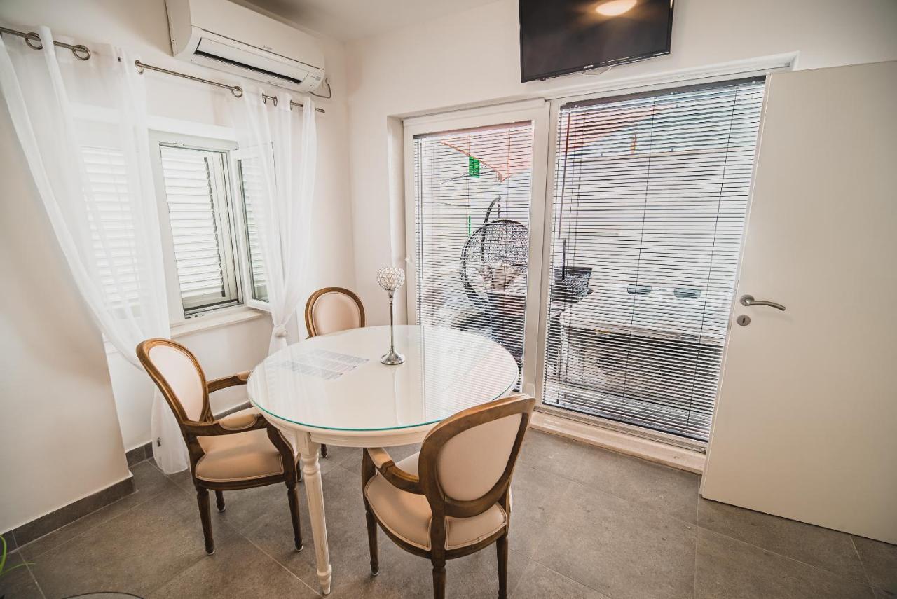 Downtown Luxury Apartments With Hot Tub Vodice Bagian luar foto