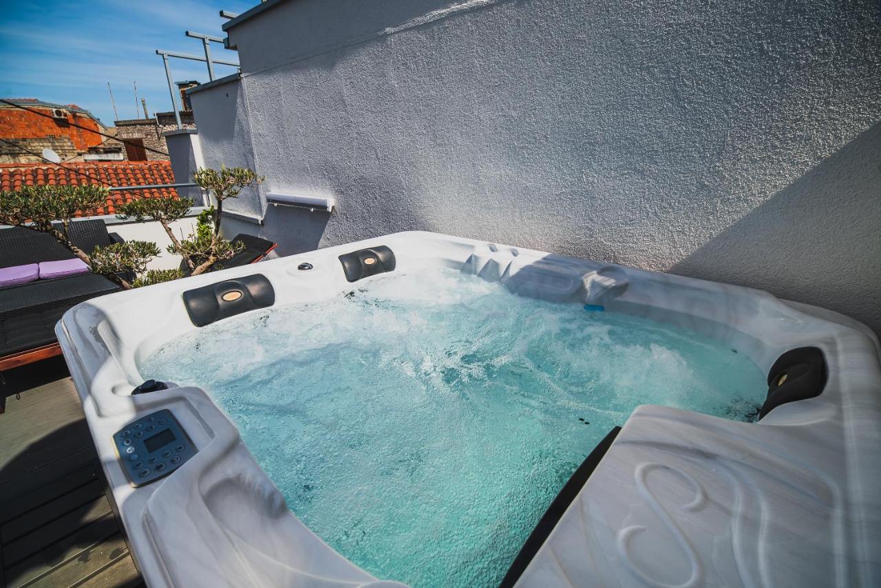 Downtown Luxury Apartments With Hot Tub Vodice Bagian luar foto