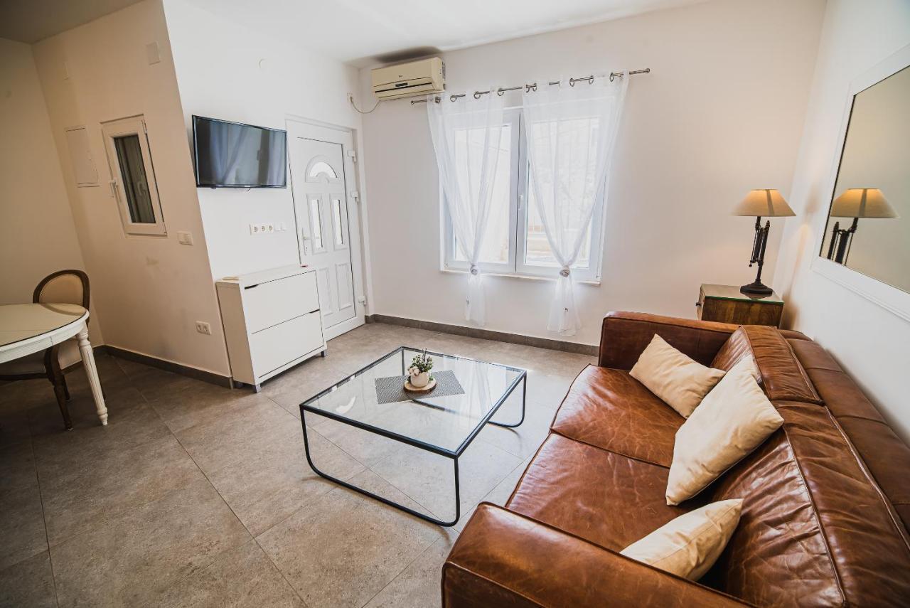 Downtown Luxury Apartments With Hot Tub Vodice Bagian luar foto