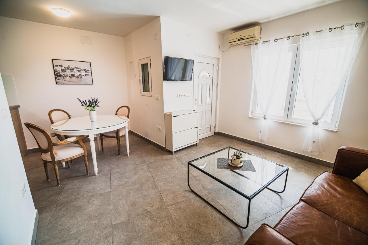Downtown Luxury Apartments With Hot Tub Vodice Bagian luar foto
